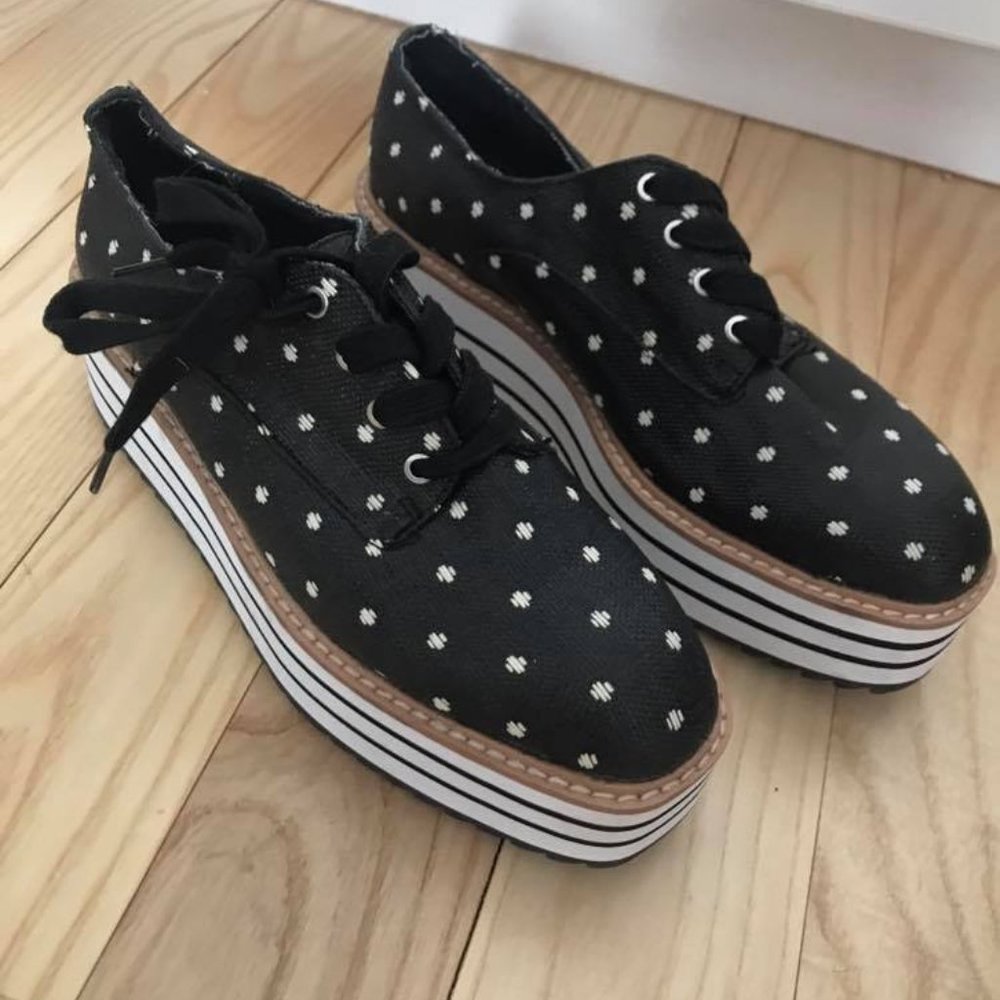 POLKA DOTS PLATFORMS